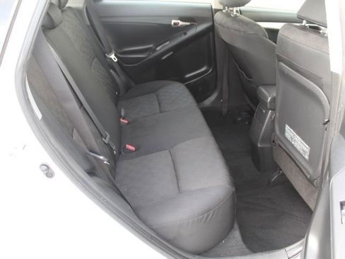 Used 2009 Pontiac Vibe Base w/ Sun And Sound Package image 32