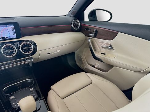 Certified 2022 Mercedes-Benz A 220 4MATIC image 32