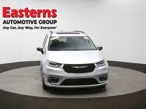 Used 2023 Chrysler Pacifica Limited image 55