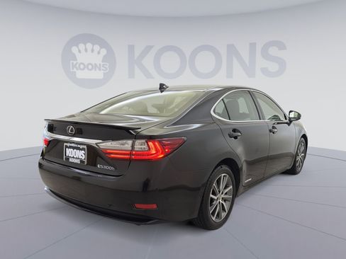 Used 2017 Lexus ES 300h w/ Luxury Package FWD image 11