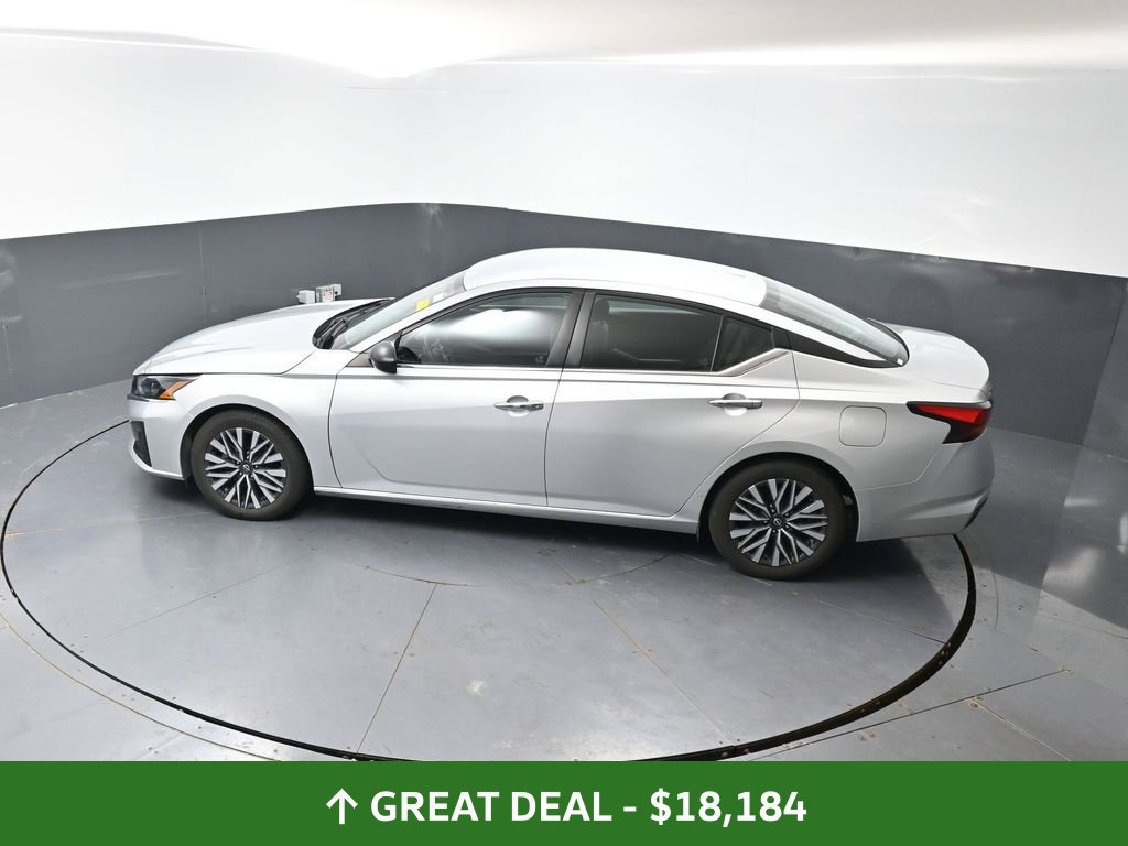 Used 2024 Nissan Altima 2.5 SV FWD image 45