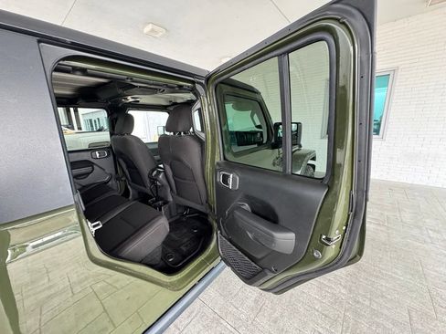 Used 2022 Jeep Gladiator Sport AWD/4WD image 23