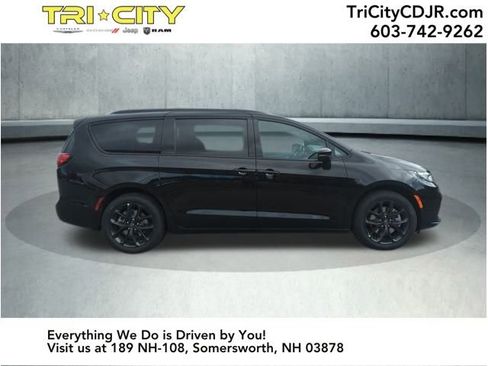 New 2026 Chrysler Pacifica Limited w/ S Appearance Package image 6