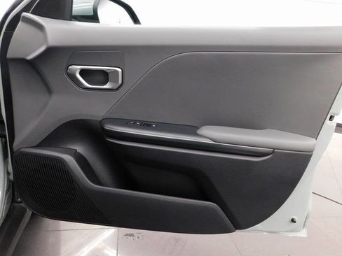 Used 2025 Kia K4 LXS image 31