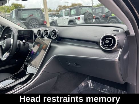 Used 2025 Mercedes-Benz C 300 Sedan image 23