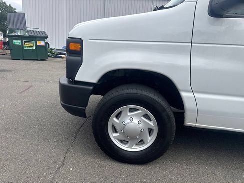 Used 2014 Ford E-250 and Econoline 250 Extended w/ Power Group RWD image 27