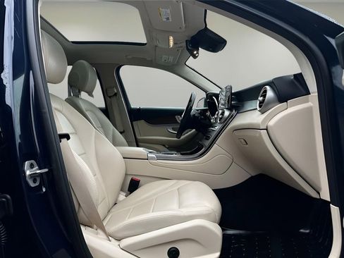 Used 2022 Mercedes-Benz GLC 300 4MATIC image 23