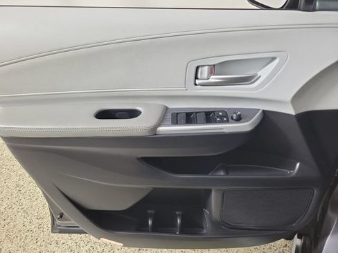 Used 2025 Toyota Sienna XLE FWD image 21