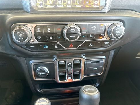Used 2023 Jeep Wrangler Unlimited Sahara w/ Cold Weather Group AWD/4WD image 17
