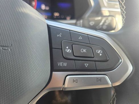 Used 2022 Volkswagen Tiguan SE image 30