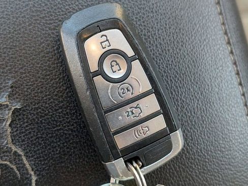 Used 2017 Ford Fusion SE image 30