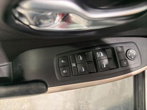 Used 2017 Jeep Cherokee Sport FWD image 19