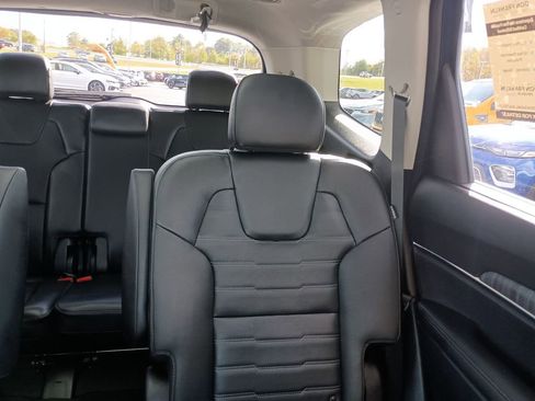 Used 2024 Kia Telluride SX Prestige w/ Towing Package image 14