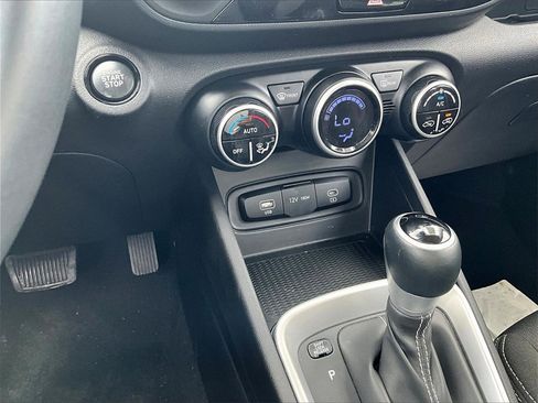 Used 2025 Hyundai Venue SEL image 30