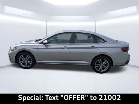 Used 2024 Volkswagen Jetta SE image 6