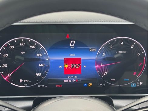 Used 2024 Mercedes-Benz GLC 300 4MATIC image 23