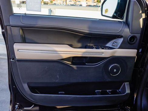 Used 2024 Ford Expedition Max Limited image 23