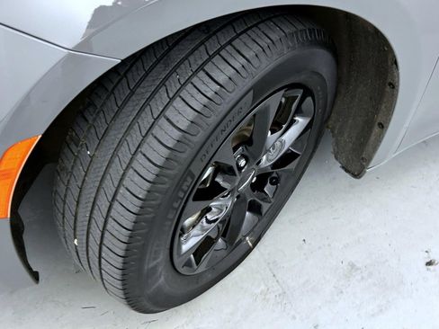 Used 2021 Chrysler Pacifica Touring w/ S Appearance Package image 20