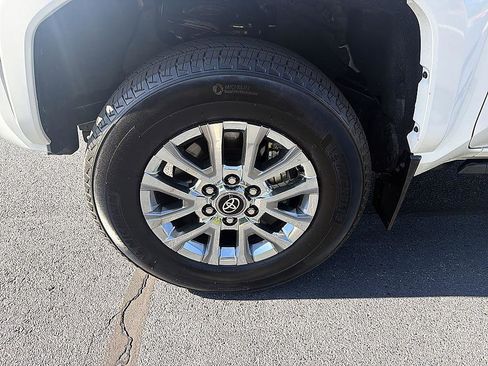 Certified 2025 Toyota Tacoma Limited AWD/4WD image 8