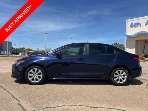 Used 2024 Toyota Corolla LE FWD image 2