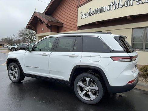Used 2026 Jeep Grand Cherokee Limited w/ Trailer Tow Package AWD/4WD image 15