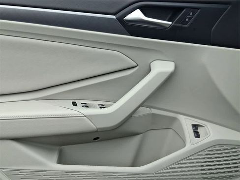 Used 2023 Volkswagen Jetta SE image 16