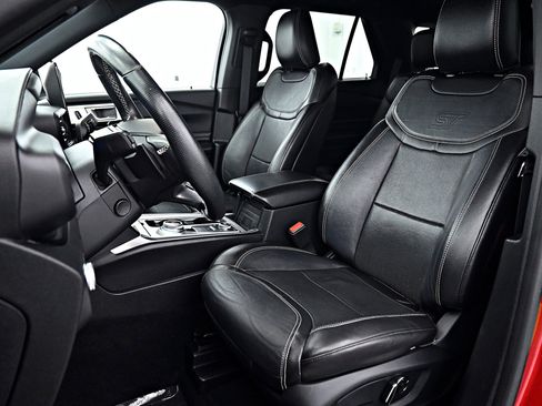 Used 2020 Ford Explorer ST w/ ST Street Pack image 6