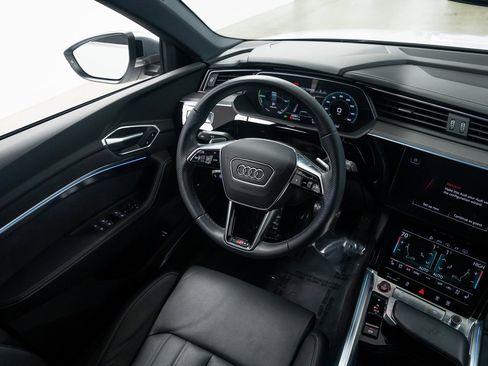 Used 2023 Audi e-tron S Premium Plus image 10