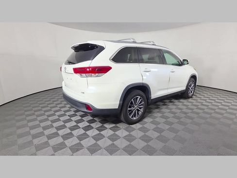 Used 2019 Toyota Highlander XLE FWD image 39