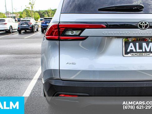 Used 2024 Toyota Grand Highlander AWD image 13