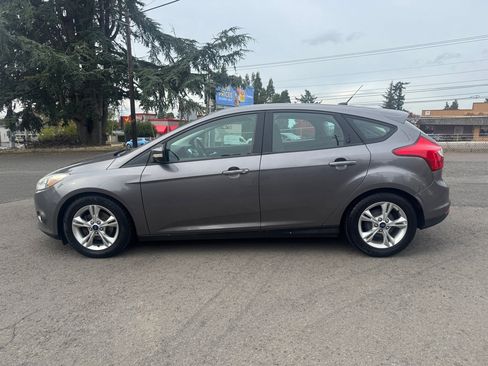 Used 2014 Ford Focus SE w/ SE Winter Package image 2