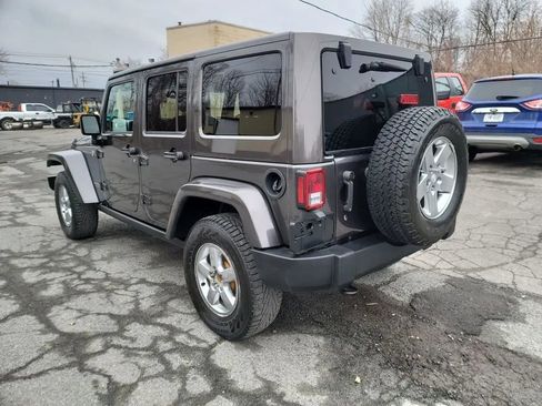 Used 2017 Jeep Wrangler Unlimited Rubicon w/ Connectivity Group image 7