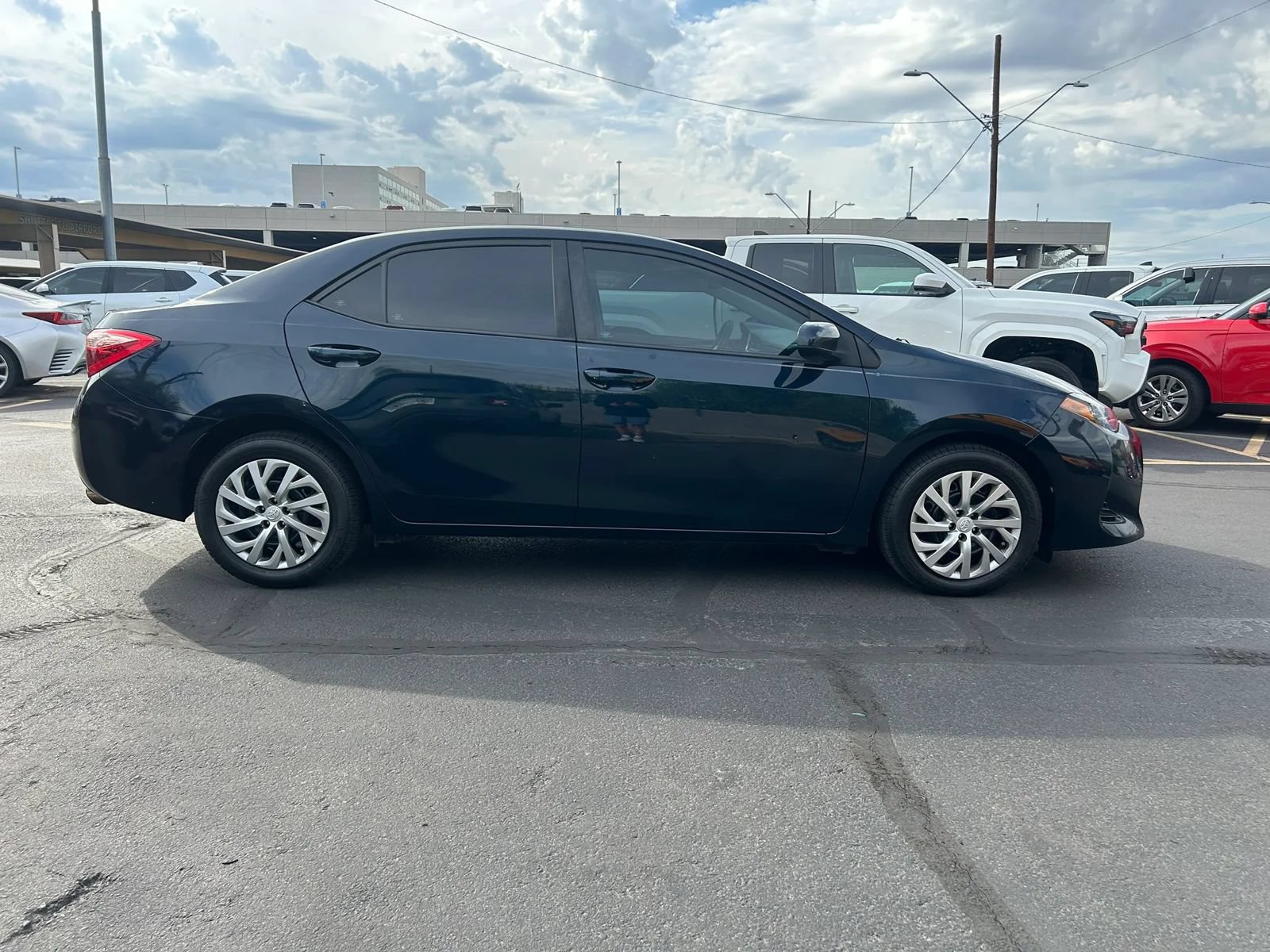 Used 2019 Toyota Corolla LE FWD image 4