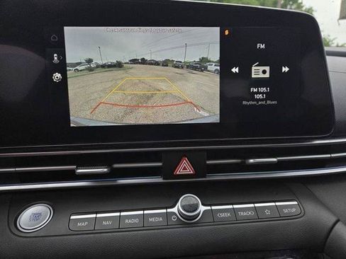 Used 2024 Hyundai Elantra SEL FWD image 12