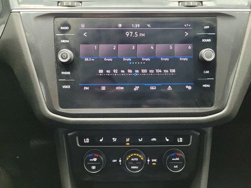 Used 2021 Volkswagen Tiguan SE w/ Panoramic Sunroof Package image 25