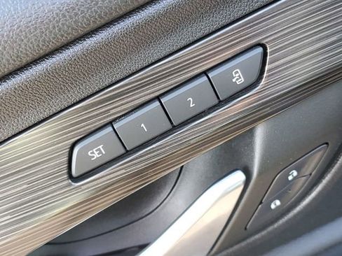 Used 2023 GMC Terrain SLT image 25