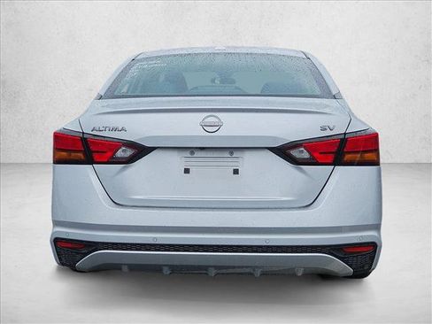 Used 2024 Nissan Altima 2.5 SV FWD image 3