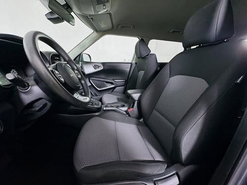 Used 2023 Kia Soul LX FWD image 13