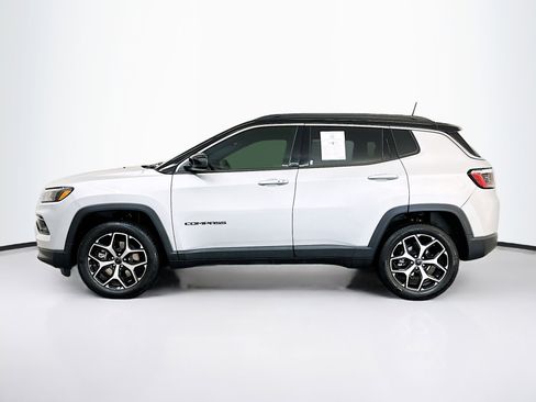 Used 2025 Jeep Compass Limited image 4