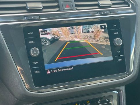 Certified 2022 Volkswagen Tiguan SE R-Line image 21