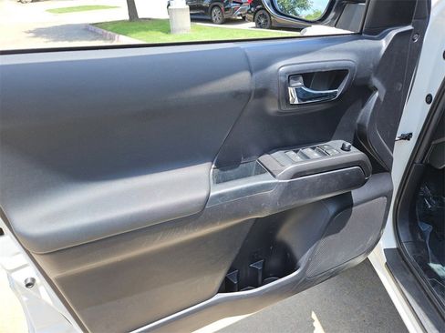 Used 2021 Toyota Tacoma TRD Off-Road w/ Technology Package image 15