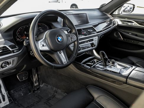 Used 2020 BMW 750i xDrive w/ Executive Package image 2