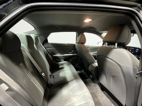 Used 2024 Hyundai Elantra SEL image 25