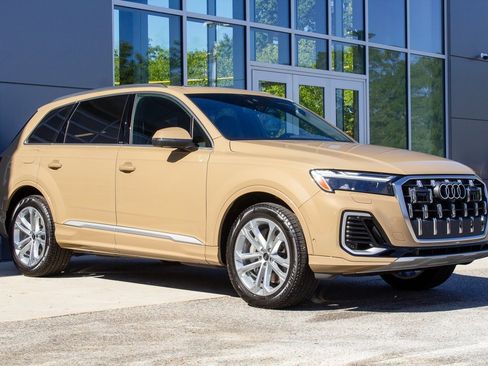 Used 2025 Audi Q7 3.0T Premium Plus image 3