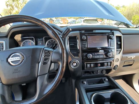 Used 2017 Nissan Titan Platinum Reserve image 33