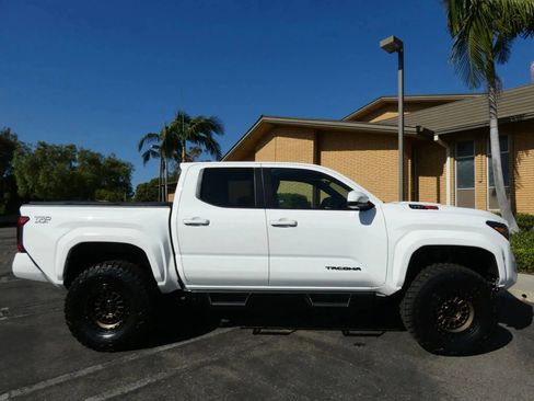 Used 2025 Toyota Tacoma TRD Sport image 6