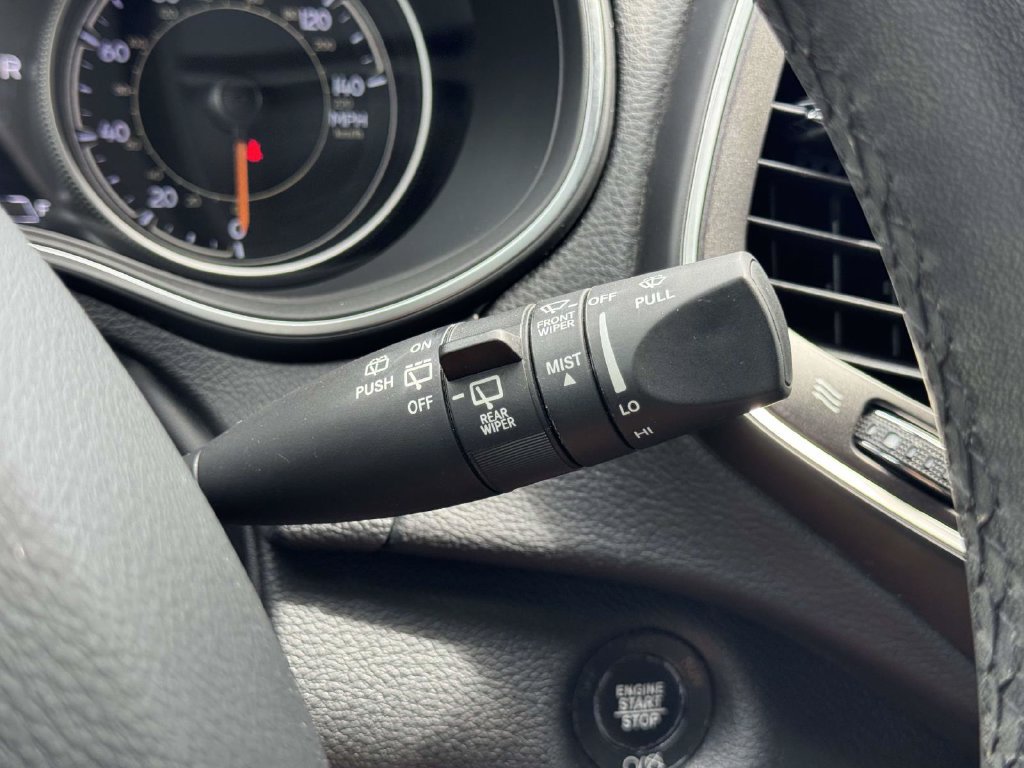 Used 2020 Jeep Cherokee Trailhawk AWD/4WD image 26
