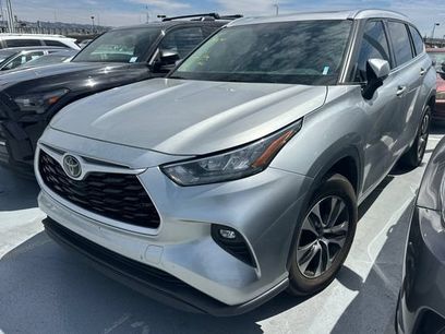 Used 2020 Toyota Highlander XLE