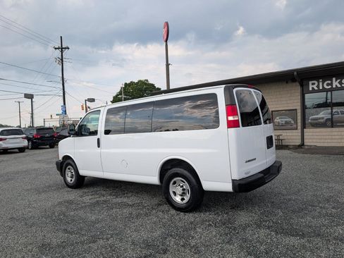 Used 2017 Chevrolet Express 2500 LS RWD image 9