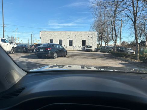 Used 2025 Volkswagen Taos SE image 34